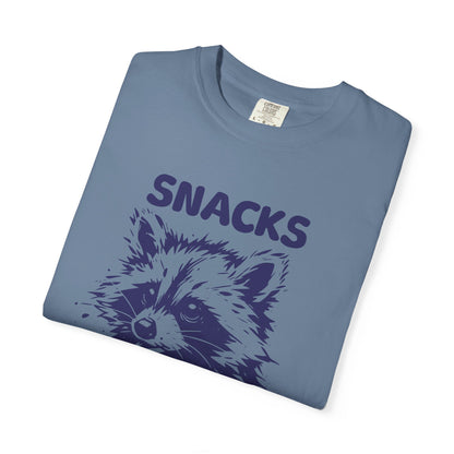 Garment-Dyed 100% cotton T-Shirt with Snack-Loving Raccoon Design, Casual Wear, Cute Animal Tee, Gift for Food Lovers, Fun Vintage Vibe