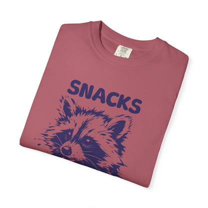 Garment-Dyed 100% cotton T-Shirt with Snack-Loving Raccoon Design, Casual Wear, Cute Animal Tee, Gift for Food Lovers, Fun Vintage Vibe