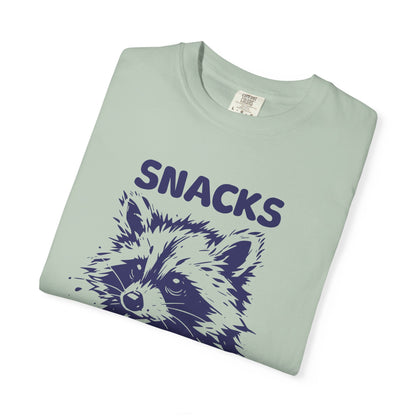 Garment-Dyed 100% cotton T-Shirt with Snack-Loving Raccoon Design, Casual Wear, Cute Animal Tee, Gift for Food Lovers, Fun Vintage Vibe